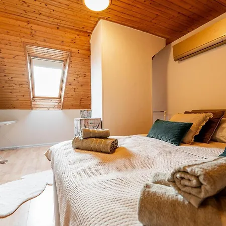 Apartman Mezonet Na Namesti *