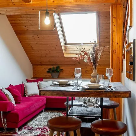 Apartman Mezonet Na Namesti *