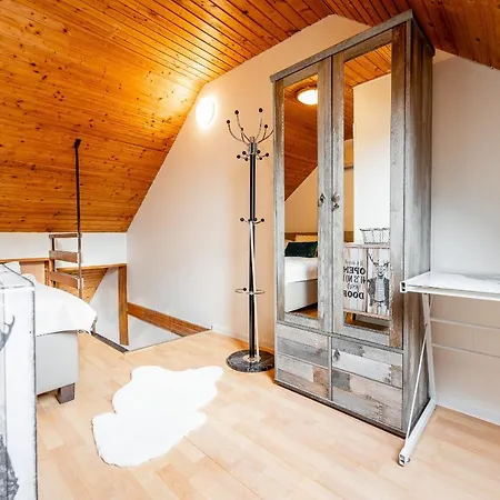 Apartman Mezonet Na Namesti Kassa