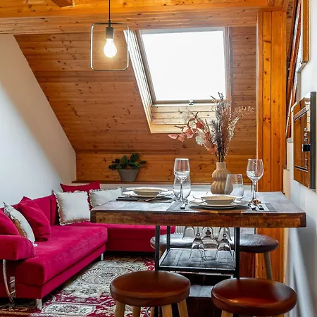 Apartman Mezonet Na Namesti Kassa